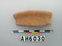 藏品(褐色夾砂陶口緣)的圖片